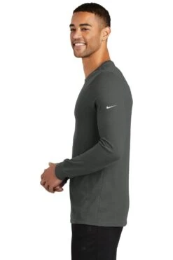 Nike Dri-FIT Cotton/Poly Long Sleeve Tee -Gildan T-Shirts Shop nkbq5230 anthracite model side 012019