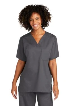 WonderWink® Unisex WorkFlex Chest Pocket V-Neck Scrub Top 36 WonderWink® Unisex WorkFlex Chest Pocket V-Neck Scrub Top -Gildan T-Shirts Shop ww3160 pewter model frontalt